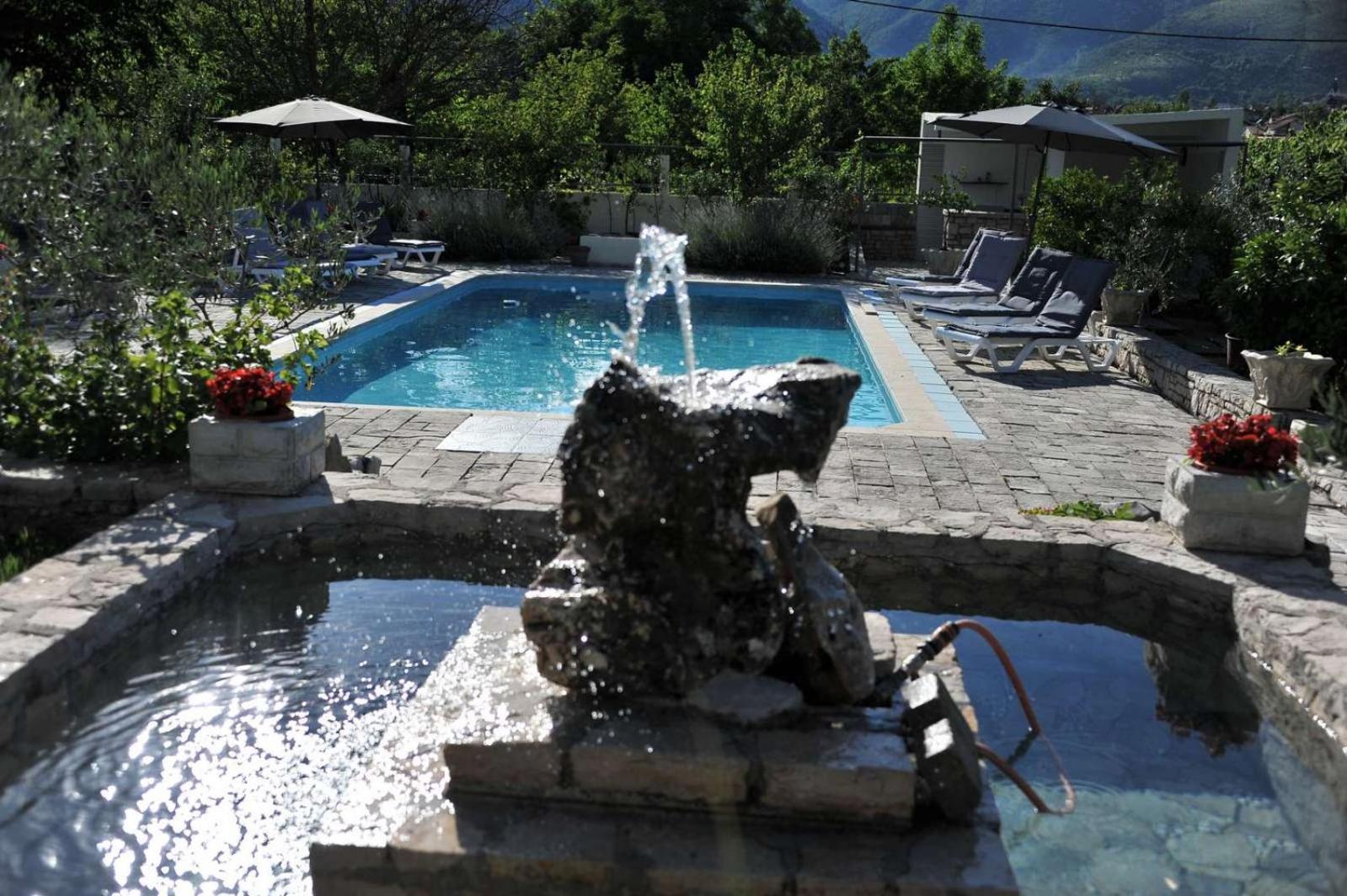 Appartamento Pool House Maslina Mostar Esterno foto